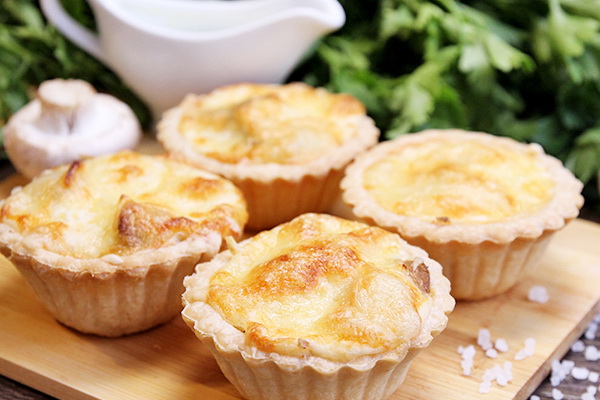 Жульен с грибами и курицей &ndash; 8 рецептов приготовления