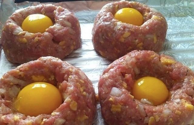 ИЗУМИТЕЛЬНЫЕ МЯСНЫЕ ГНЕЗДА С ЯЙЦОМ НА УЖИН. ИЗУМИТЕЛЬНЫЕ МЯСНЫЕ ГНЕЗДА С ЯЙЦОМ НА УЖИН.
