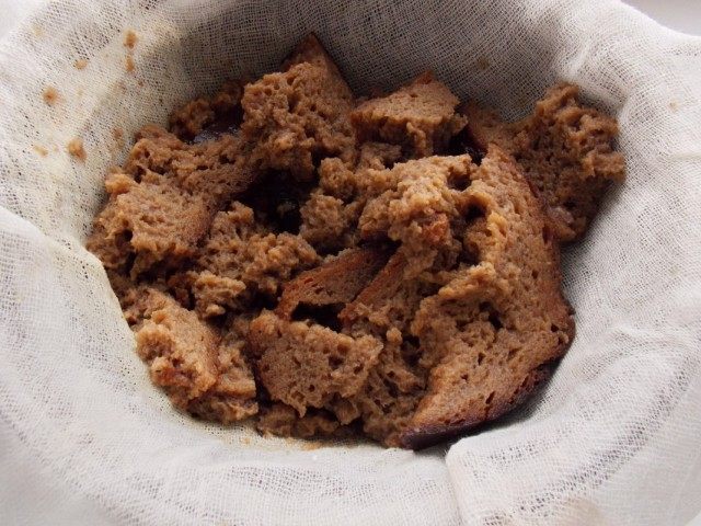 Квас домашний из ржаного хлеба Квас домашний из ржаного хлеба