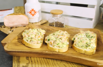 Гренки с колбасой и твердым сыром – быстрый перекус и аппетитное украшение стола