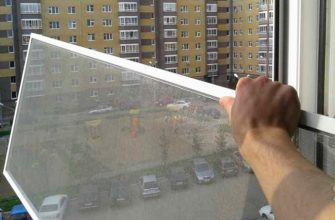 Нужно ли снимать москитную сетку с окна в зимний период или можно оставить как есть