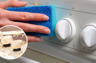 Процесс омовения запущенной плиты на кухне