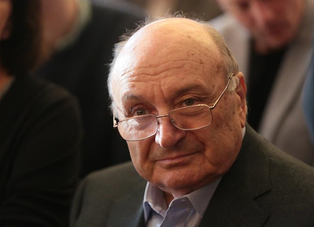 Михаил Жванецкий: Отсутствие воспитания помогает говорить. Наличие &mdash; слушать
